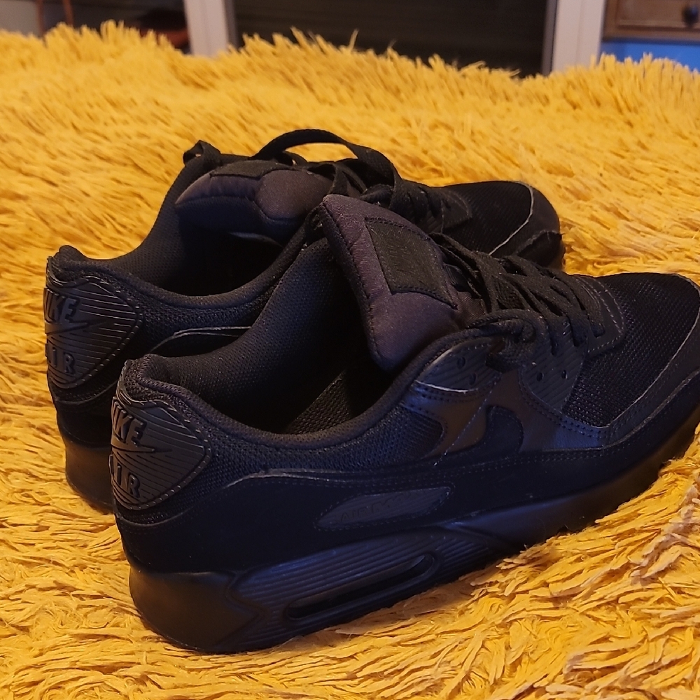 Men's Black Nike Air MAX Sneakers - Picture 4 of 4